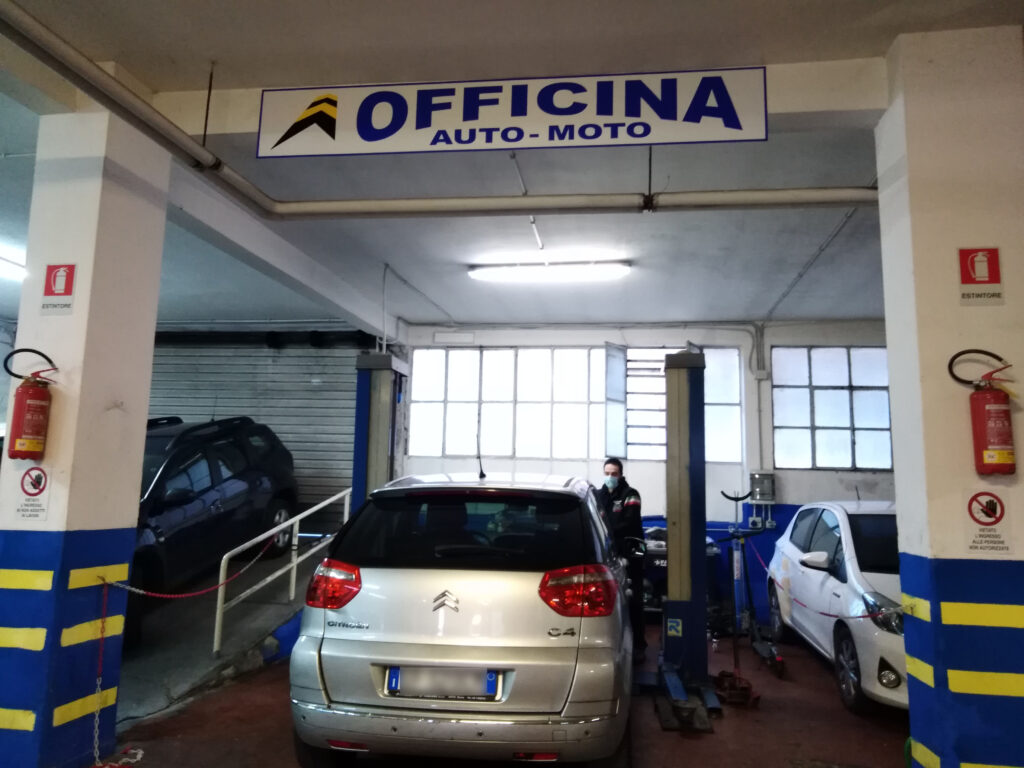 Come pulire e lucidare i fari auto opachi: Centro Auto Roma Srl, i